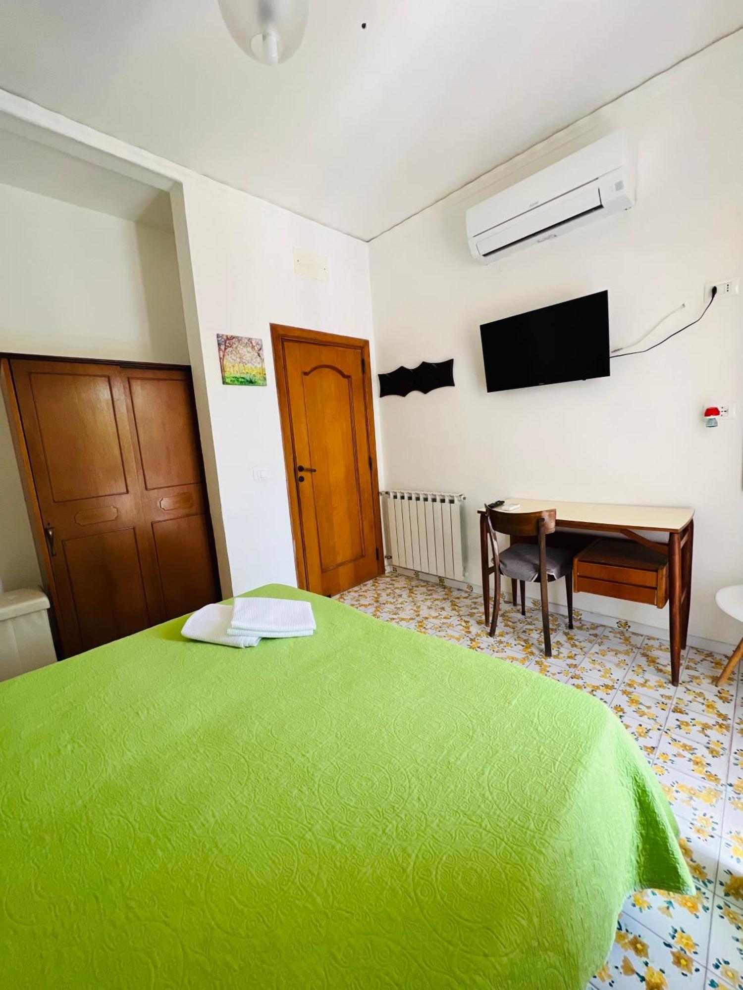 Villa Thomas Bb Conduzione Familiare Forio di Ischia Exterior foto